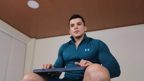 Snapshot of maximohoot chatting on 12-02-24, 02:20 Sebastian online show from 12-02-24, 02:20