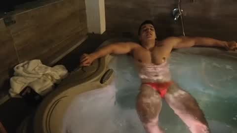 Snapshot of maximohoot chatting on 12-16-24, 12:04 Sebastian online show from 12-16-24, 12:04