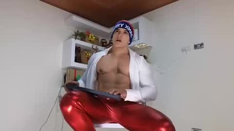 Snapshot of maximohoot chatting on 12-25-24, 01:20 Sebastian online show from 12-25-24, 01:20