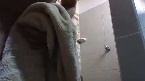 Snapshot of maximohoot chatting on 12-29-24, 06:05 Sebastian online show from 12-29-24, 06:05