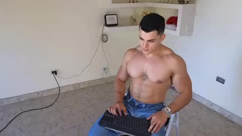 Snapshot of maximohoot chatting on 12-29-24, 09:09 Sebastian online show from 12-29-24, 09:09