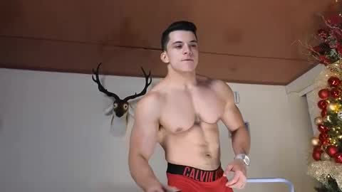 Snapshot of maximohoot chatting on 01-04-25, 11:17 Sebastian online show from 01-04-25, 11:17