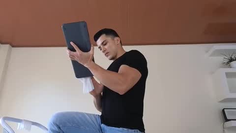 Snapshot of maximohoot chatting on 01-17-25, 05:19 Sebastian online show from 01-17-25, 05:19