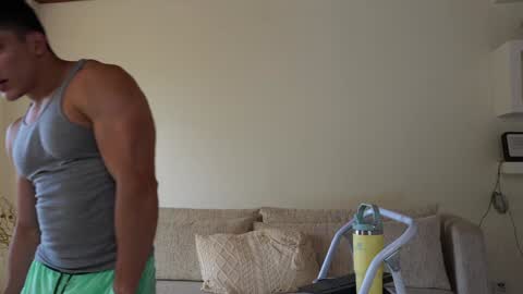 Snapshot of maximohoot chatting on 01-18-25, 05:59 Sebastian online show from 01-18-25, 05:59