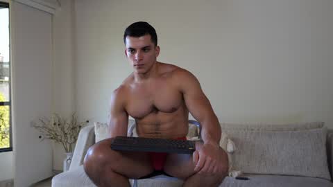 Snapshot of maximohoot chatting on 01-18-25, 09:02 Sebastian online show from 01-18-25, 09:02