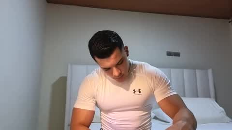 Snapshot of maximohoot chatting on 01-29-25, 12:22 Sebastian online show from 01-29-25, 12:22