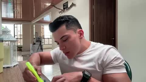 Snapshot of maximohoot chatting on 02-26-25, 06:00 Sebastian online show from 02-26-25, 06:00