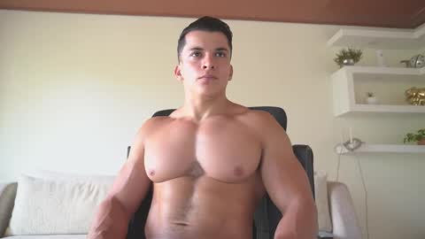 Snapshot of maximohoot chatting on 09-17-25, 08:10 Sebastian online show from 09-17-25, 08:10