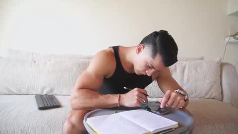 Snapshot of maximohoot chatting on 10-09-25, 05:44 Sebastian online show from 10-09-25, 05:44