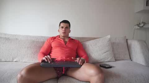 Snapshot of maximohoot chatting on 10-11-25, 09:13 Sebastian online show from 10-11-25, 09:13