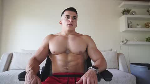 Snapshot of maximohoot chatting on 10-16-25, 07:26 Sebastian online show from 10-16-25, 07:26