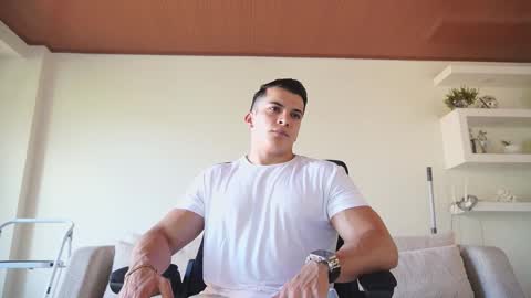 Snapshot of maximohoot chatting on 10-24-25, 08:49 Sebastian online show from 10-24-25, 08:49