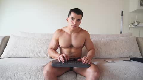 Snapshot of maximohoot chatting on 10-28-25, 08:11 Sebastian online show from 10-28-25, 08:11