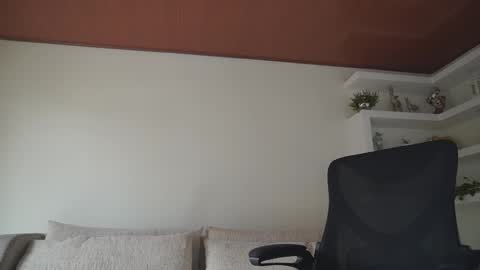 Snapshot of maximohoot chatting on 11-21-25, 07:23 Sebastian online show from 11-21-25, 07:23