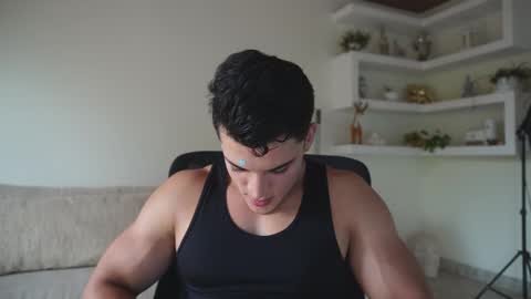 Snapshot of maximohoot chatting on 11-24-25, 06:29 Sebastian online show from 11-24-25, 06:29