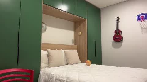 Snapshot of maximohoot chatting on 11-29-25, 01:30 Sebastian online show from 11-29-25, 01:30