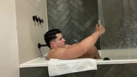 Snapshot of maximohoot chatting on 12-01-25, 01:54 Sebastian online show from 12-01-25, 01:54