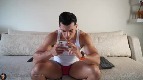 Snapshot of maximohoot chatting on 12-18-25, 09:32 Sebastian online show from 12-18-25, 09:32