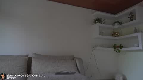 Snapshot of maximohoot chatting on 06-13-26, 10:29 Sebastian online show from 06-13-26, 10:29
