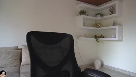Snapshot of maximohoot chatting on 06-15-26, 03:03 Sebastian online show from 06-15-26, 03:03