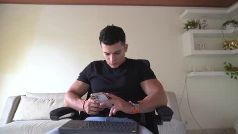 Snapshot of maximohoot chatting on 06-25-26, 06:56 Sebastian online show from 06-25-26, 06:56