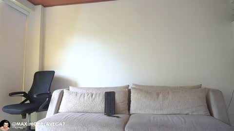 Snapshot of maximohoot chatting on 06-27-26, 06:02 Sebastian online show from 06-27-26, 06:02