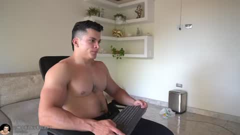 Snapshot of maximohoot chatting on 07-05-26, 05:31 Sebastian online show from 07-05-26, 05:31