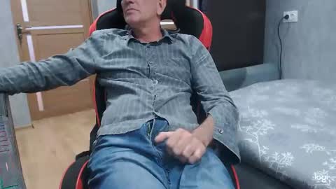 maximus3334 online show from 06-17-26, 11:12