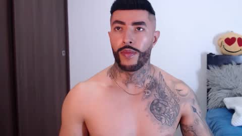 Independent Model online show from 01-12-25, 04:52