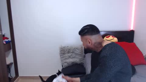 Independent Model online show from 11-18-25, 03:23