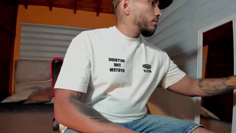 Snapshot of maximusclark chatting on 03-18-26, 01:53 Maximus Clark online show from 03-18-26, 01:53