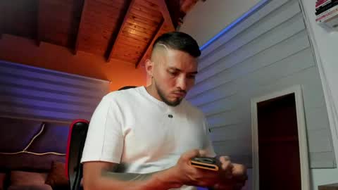 Snapshot of maximusclark chatting on 03-25-26, 02:50 Maximus Clark online show from 03-25-26, 02:50