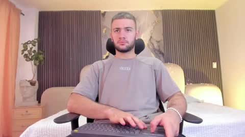 Snapshot of maximusclark1_ chatting on 05-01-26, 12:10 Maximus online show from 05-01-26, 12:10