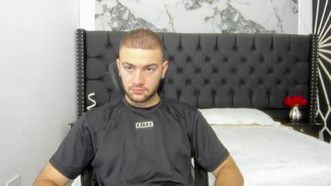 Snapshot of maximusclark1_ chatting on 05-26-26, 11:39 Maximus online show from 05-26-26, 11:39