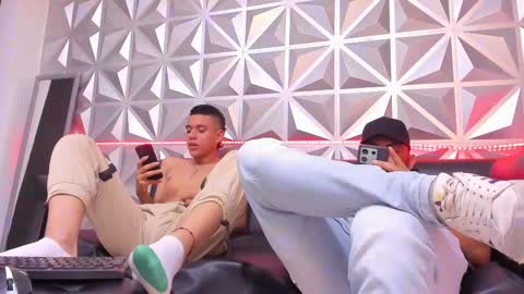 Snapshot of maximuss_19 chatting on 12-19-24, 02:46 Maximus online show from 12-19-24, 02:46