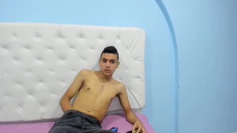 Snapshot of maximuss_19 chatting on 01-04-25, 01:10 Maximus online show from 01-04-25, 01:10