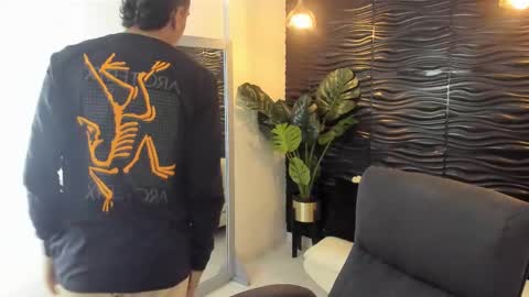 Snapshot of maximuss_19 chatting on 01-06-25, 01:19 Maximus online show from 01-06-25, 01:19