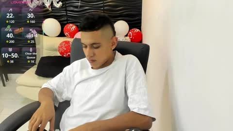 Snapshot of maximuss_19 chatting on 02-17-25, 08:15 Maximus online show from 02-17-25, 08:15