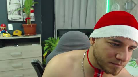 Snapshot of maximussantorini chatting on 12-19-24, 04:45 maximus online show from 12-19-24, 04:45