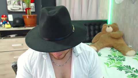 Snapshot of maximussantorini chatting on 01-02-25, 02:24 maximus online show from 01-02-25, 02:24