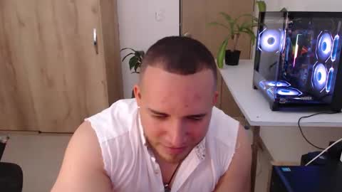 Snapshot of maximussantorini chatting on 04-13-26, 02:06 maximus online show from 04-13-26, 02:06