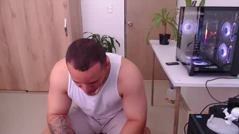 Snapshot of maximussantorini chatting on 04-21-26, 01:17 maximus online show from 04-21-26, 01:17