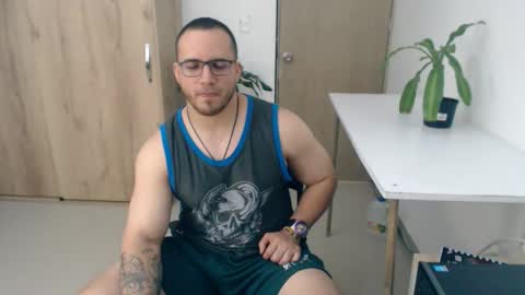 Snapshot of maximussantorini chatting on 05-07-26, 12:27 maximus online show from 05-07-26, 12:27