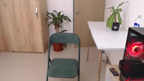 Snapshot of maximussantorini chatting on 05-08-26, 02:39 maximus online show from 05-08-26, 02:39