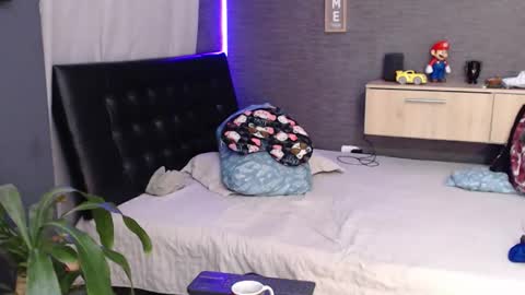 Snapshot of maximussantorini chatting on 05-21-26, 01:56 maximus online show from 05-21-26, 01:56