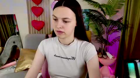 Snapshot of maxincarroll chatting on 06-18-26, 10:09 MaxinCarroll online show from 06-18-26, 10:09