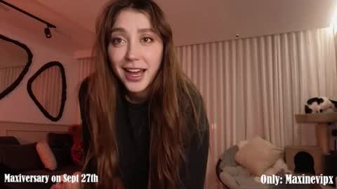 Snapshot of maxine_8 chatting on 09-26-25, 12:14 Maxine online show from 09-26-25, 12:14