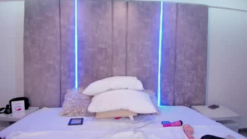 Snapshot of maxirogers chatting on 02-11-25, 10:50 Maxi Rogers online show from 02-11-25, 10:50