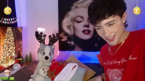 Snapshot of maxiy_001 chatting on 12-03-24, 11:01 Max online show from 12-03-24, 11:01