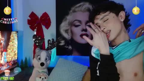 Snapshot of maxiy_001 chatting on 12-14-24, 10:24 Max online show from 12-14-24, 10:24